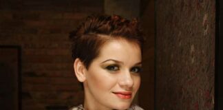 Short Haircuts for Women Over 40